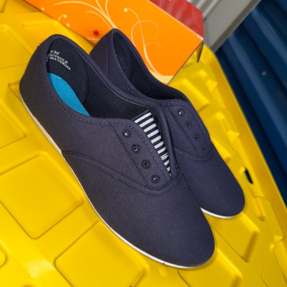 Navy light wear shoes